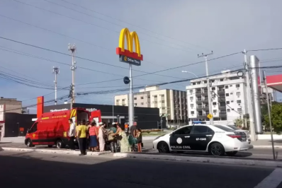 Viatura da Polícia Civil atropela idosa em faixa de pedestres em Cabo Frio