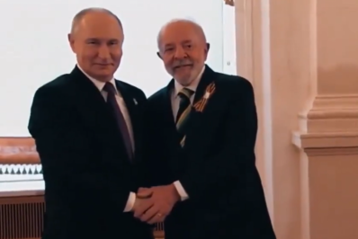 Lula assiste a desfile militar e faz reunião com Putin na Rússia