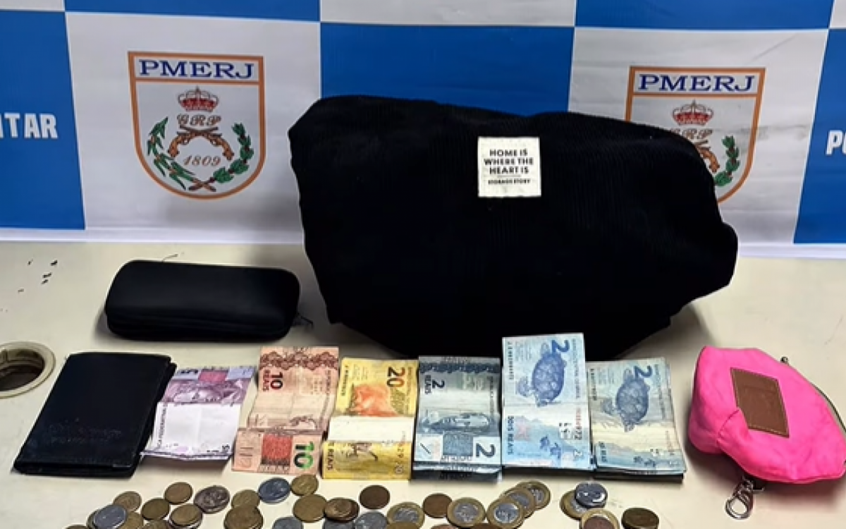 Pertences da vítima recuperado pelos policiais militares do 39º BPM