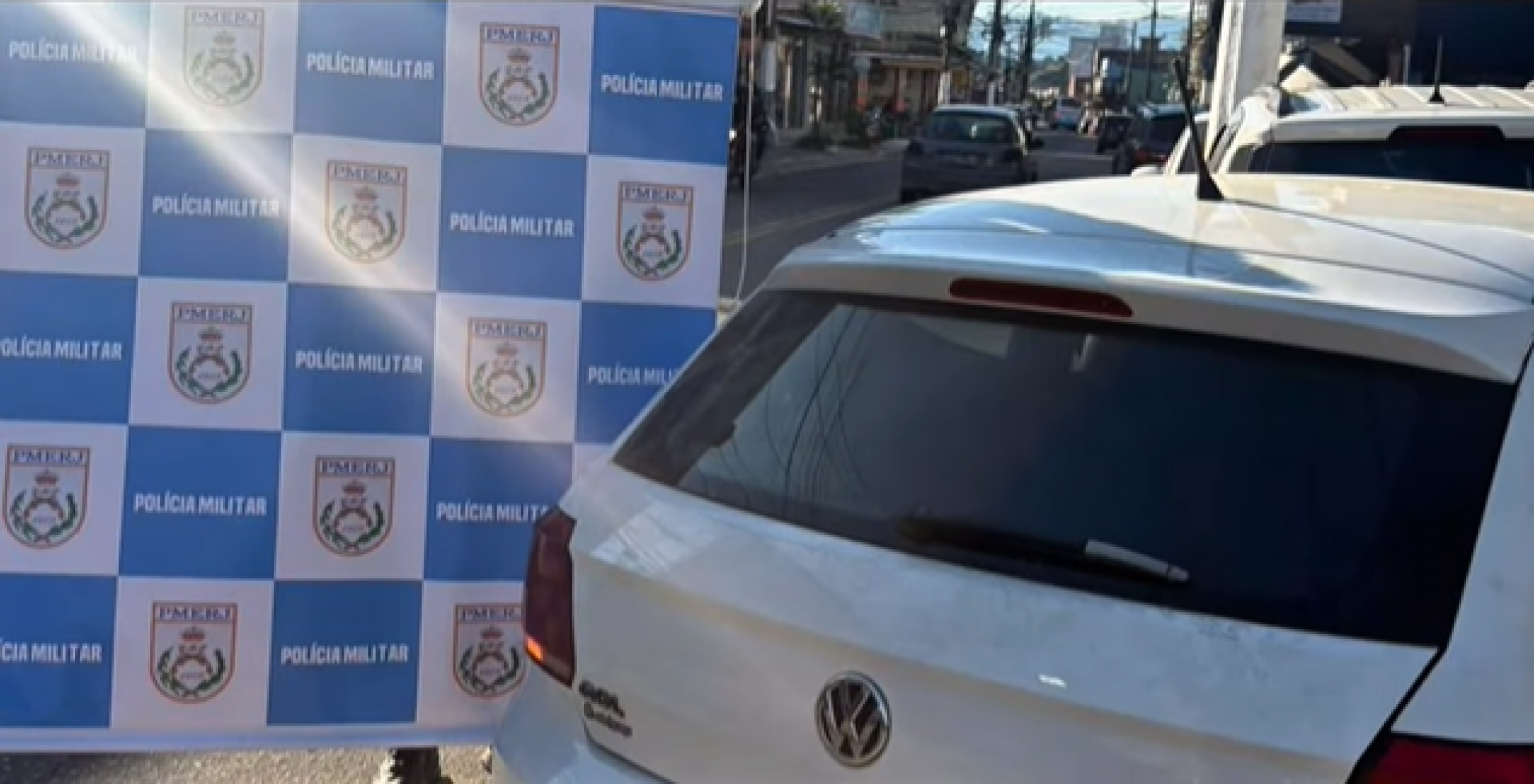 Carro recuperado pelos policiais militares do 39&ordm; BPM - Reprodu&ccedil;&atilde;o / 39&ordm; BPM