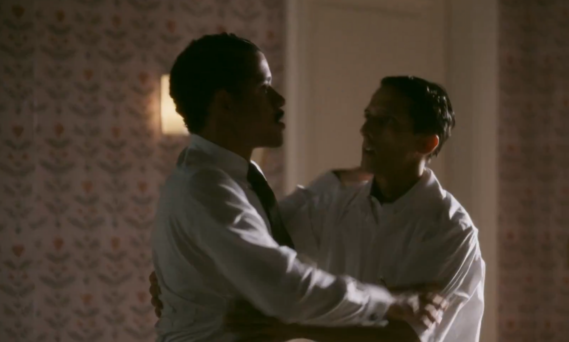 Garota do Momento: Basílio imita surto em clínica psiquiátrica e cena repercute - Reprodução de vídeo / X