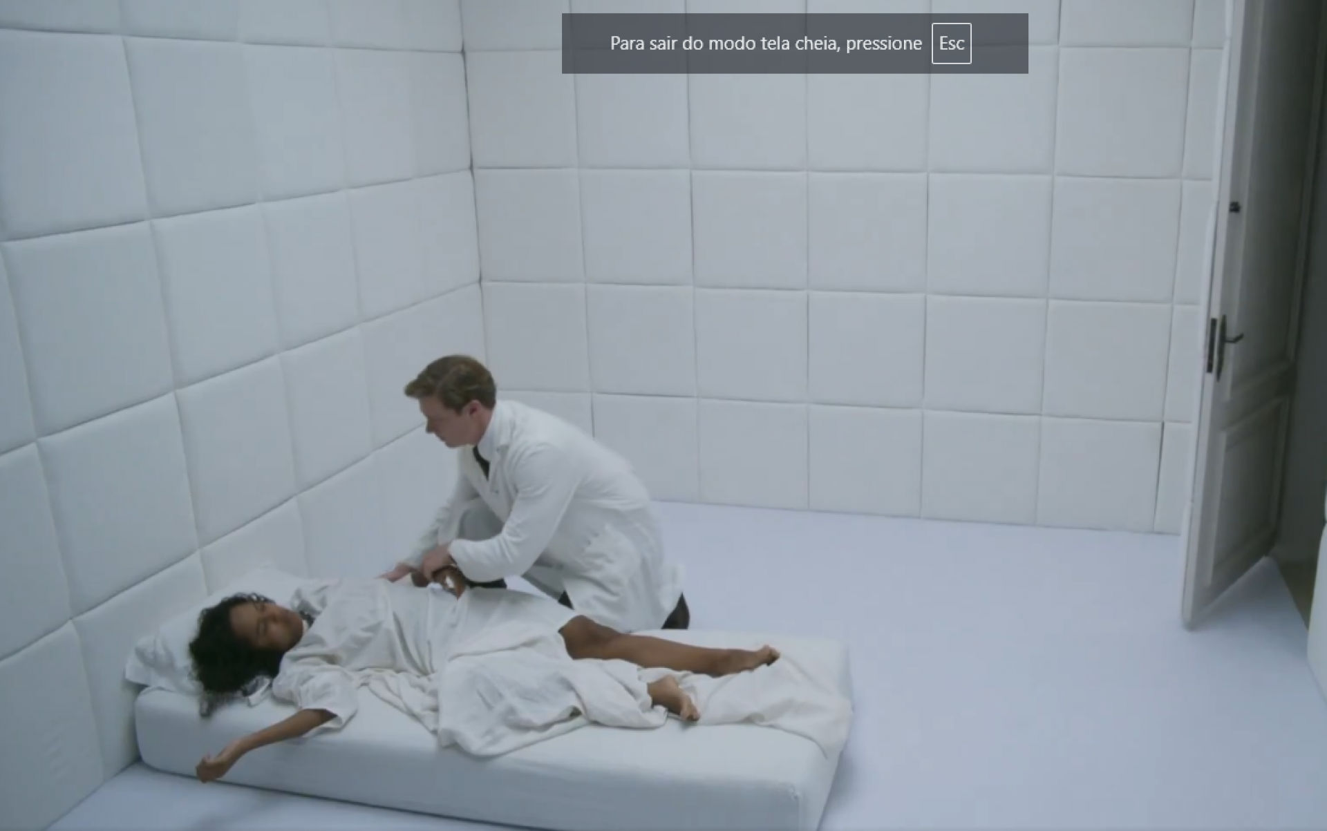 Basílio (Cauê Campos) e Beto (Pedro Novaes) resgatam Beatriz (Duda Santos) de clínica psiquiátrica - Reprodução de vídeo / X