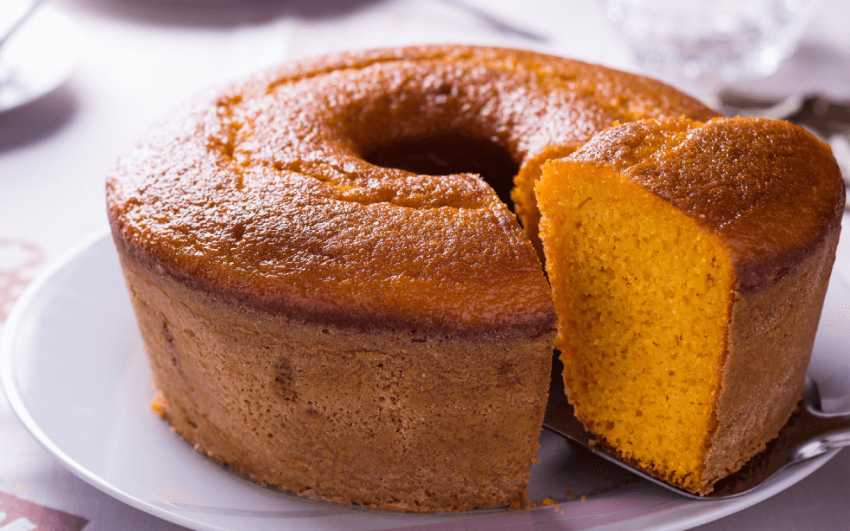Bolo de cenoura fit com aveia (Imagem: Silvio Aparecido Luciano | Shutterstock)