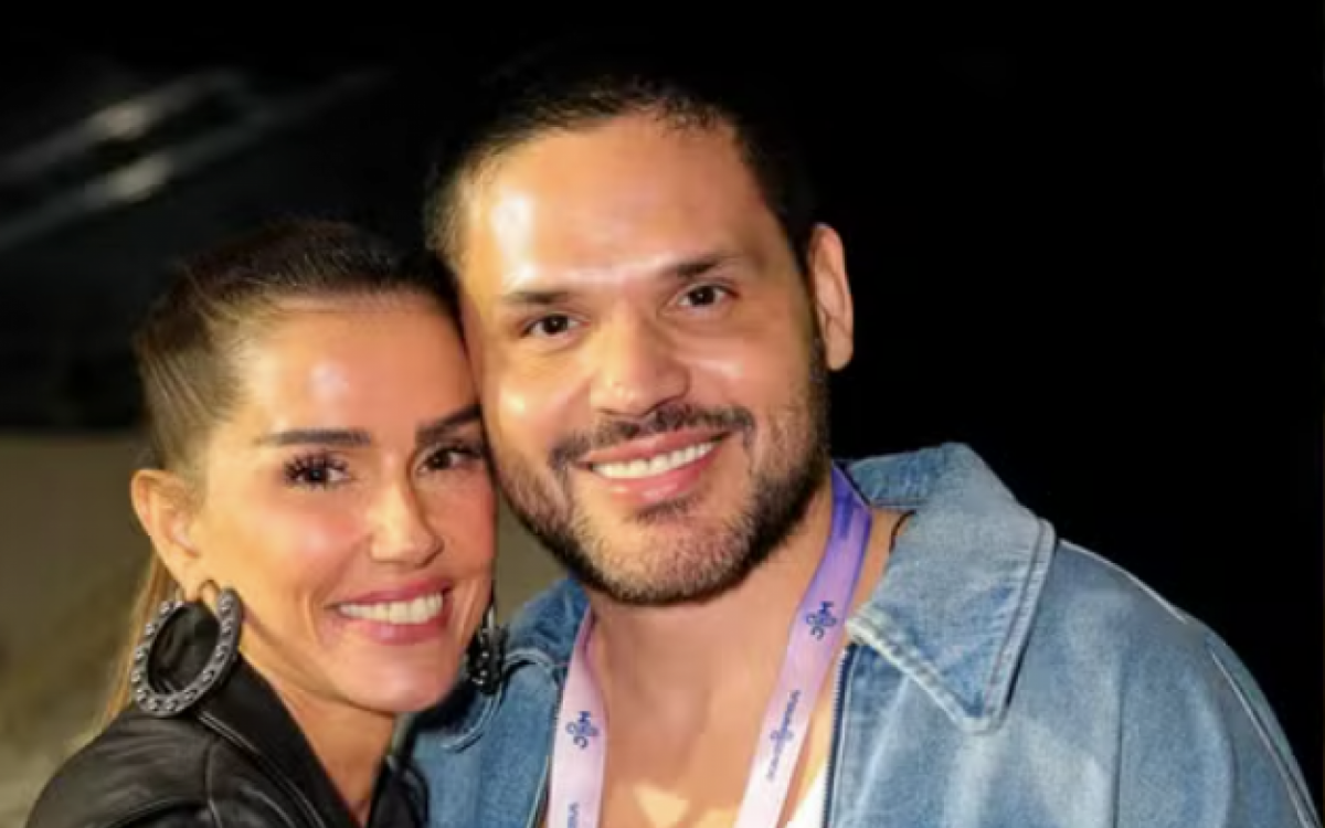 Deborah Secco assume namoro e fala sobre rela&ccedil;&atilde;o discreta 