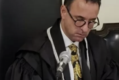 Juiz é aposentado compulsoriamente por furtar peça sacra em MG