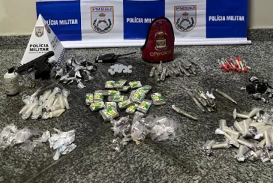 Homem é preso com drogas, arma e granada após ameaçar taxista e trocar tiros com a PM em Iguaba Grande