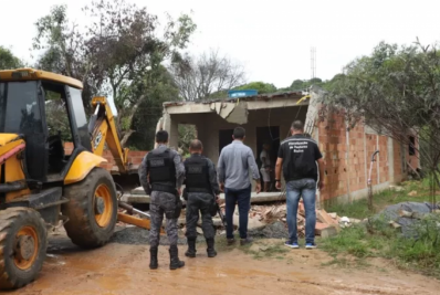 Prefeitura de Búzios realiza operação para combater invasões em áreas públicas no loteamento Bosque de Búzios