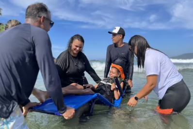 Búzios promove banho de mar assistido para pessoas com deficiência neste sábado (17)