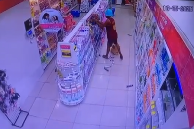 Homem invade farmácia em Copacabana, rouba frascos de desodorante e é preso pela polícia