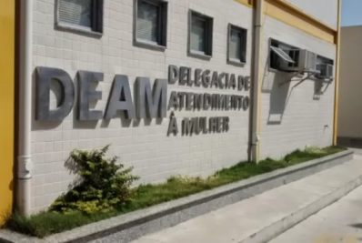 Após denúncia de violência psicológica, homem é preso por invadir casa em Cabo Frio