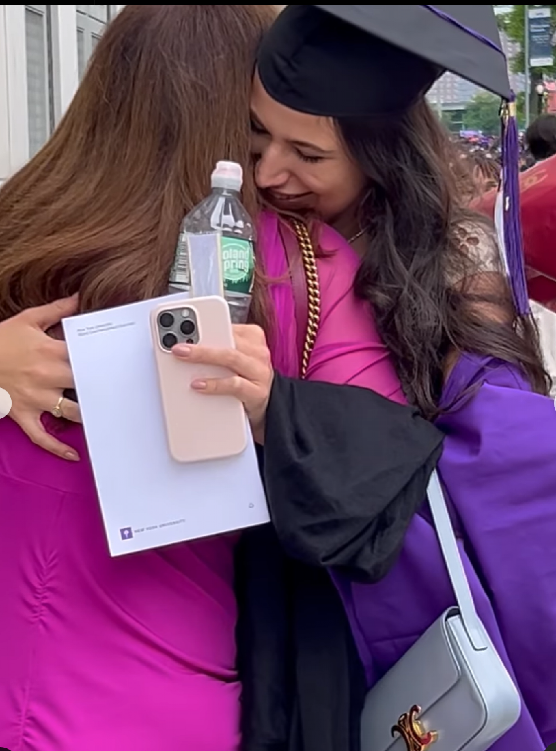 Filha de Claudia Raia se forma nos EUA e recebe homenagem da mãe - reprodução Instagram