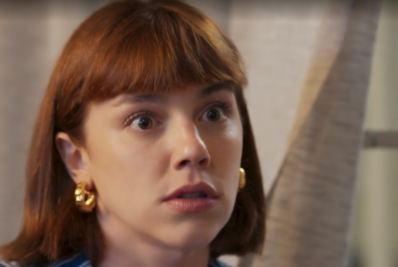 Solange flagra beijo de Renato e Leila em 'Vale Tudo'