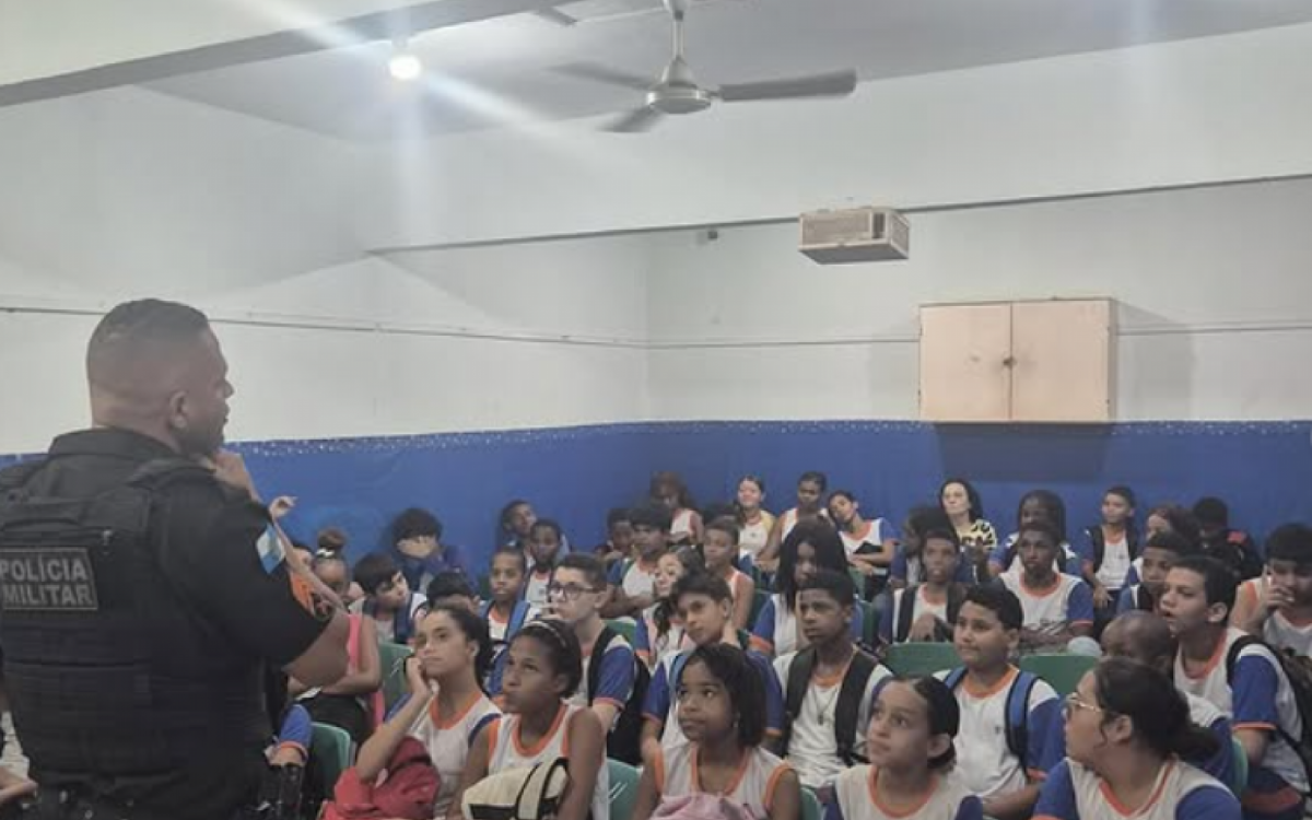 Os policiais abordaram os impactos negativos no desempenho escolar e no desenvolvimento emocional, social e psicológico de crianças e adolescentes com a violência doméstica