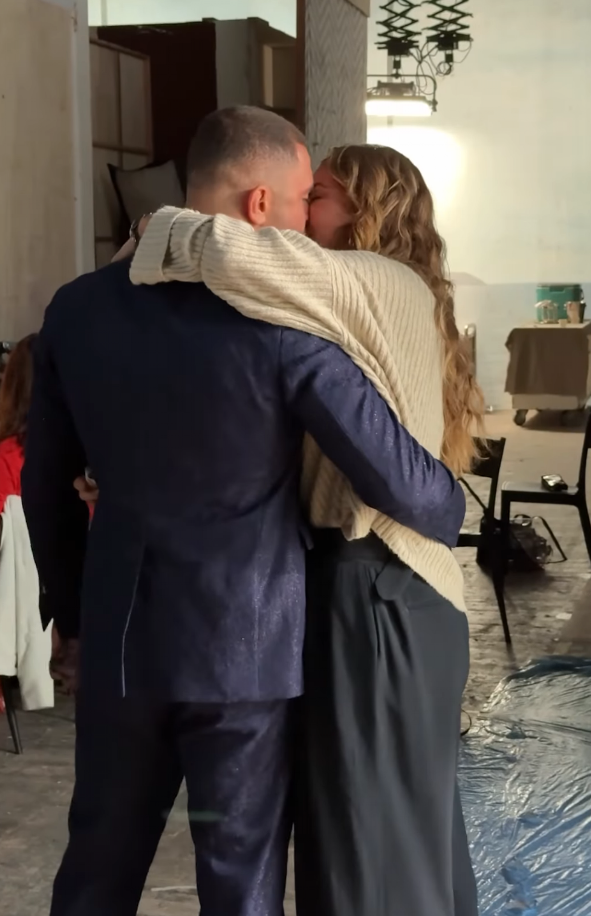 Diogo Nogueira surpreende Paolla Oliveira em gravações de Vale Tudo - reprodução Instagram