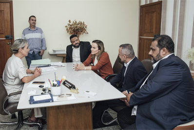 Mais de R$ 800 mil através de emenda são garantidos para agricultura e saúde 