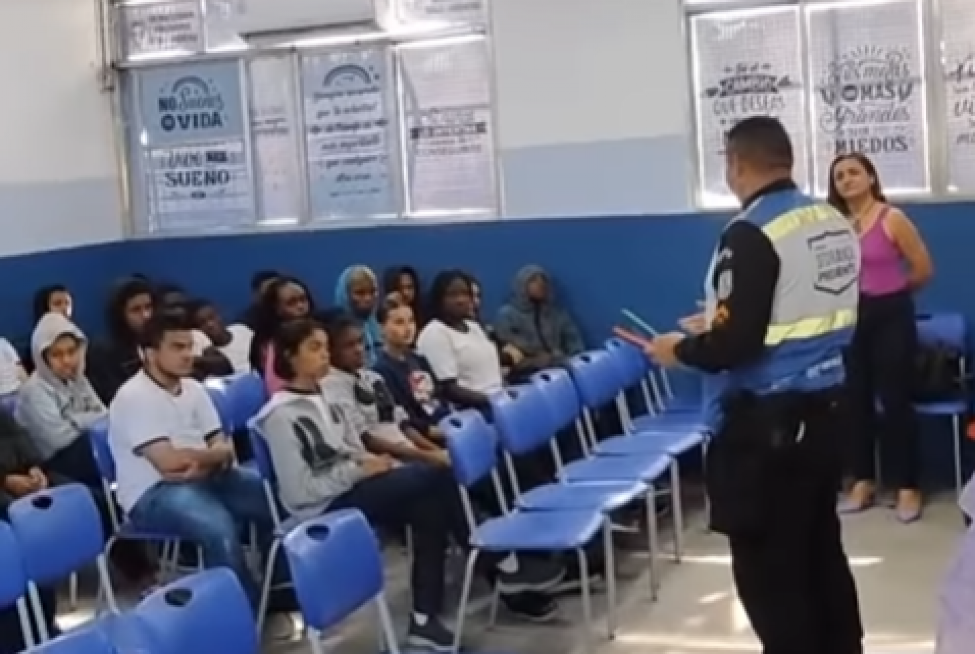 A iniciativa contou com o apoio do Projeto Seguran&ccedil;a Presente, refor&ccedil;ando a integra&ccedil;&atilde;o entre for&ccedil;as de seguran&ccedil;a e projetos sociais voltados &agrave; preven&ccedil;&atilde;o e ao acolhimento de v&iacute;timas - Reprodu&ccedil;&atilde;o / 20&ordm; BPM