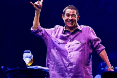 Zeca Pagodinho encontra gata de estimação que havia fugido
