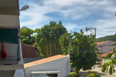 Moradores denunciam furto de porta de alumínio em condomínio no bairro Portinho, em Cabo Frio
