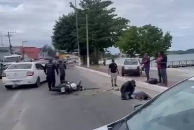 Veículo sobe na ciclovia após colisão com moto em Iguaba Grande