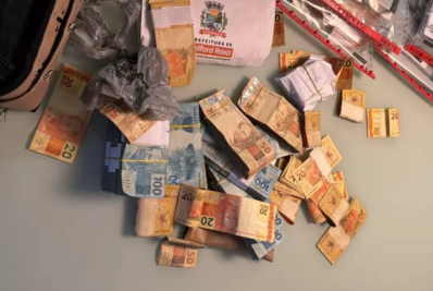 Polícia Federal cumpre mandado em São Pedro da Aldeia durante operação contra auditor fiscal suspeito de corrupção