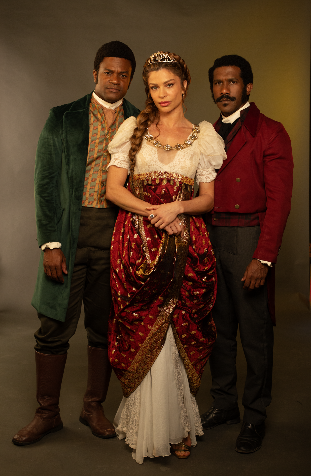  Grazi Massafera, David Junior e André Luiz Miranda são protagonistas de 'Dona Beja' - Divulgação / Max