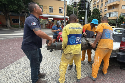 Estátua de Carlson Gracie é retirada após novo ato de vandalismo em Copacabana