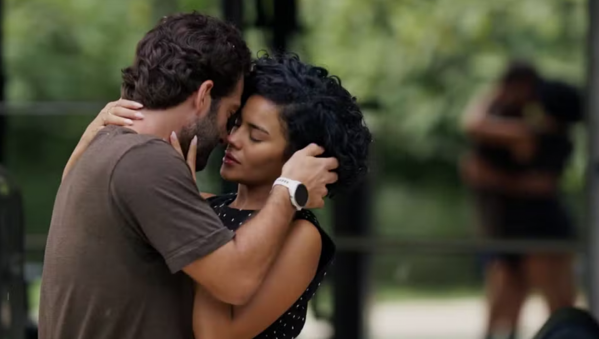 Afonso beija Maria de Fátima - Globo