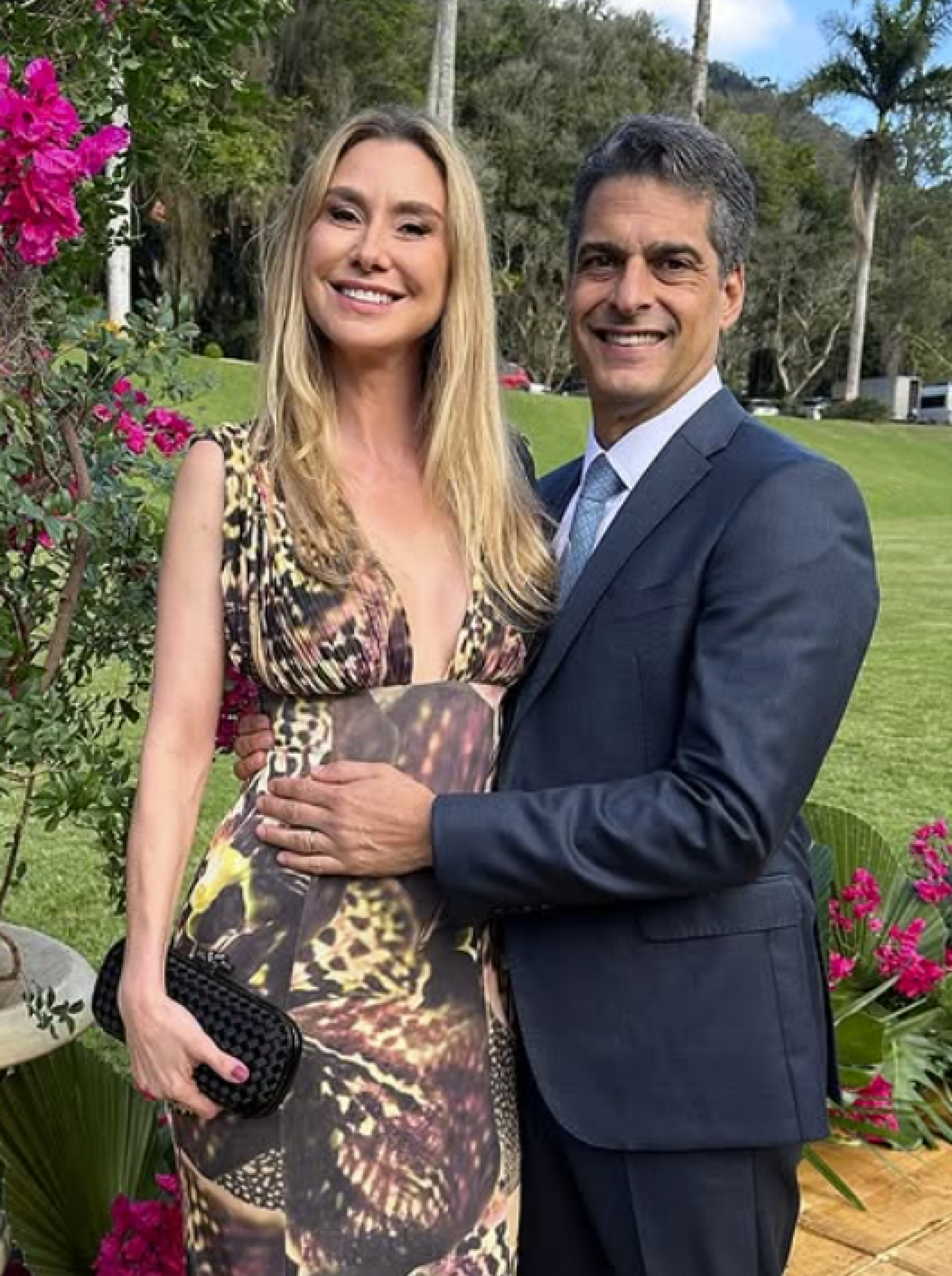 Lavinia Vlasak surpreendeu os seguidores ao publicar fotos acompanhada do marido, o economista Celso Colombo Neto - reprodução Instagram