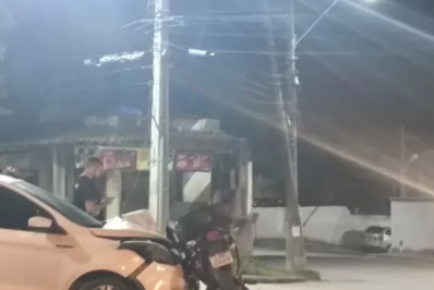 Acidente entre moto e carro deixa duas pessoas feridas em Araruama
