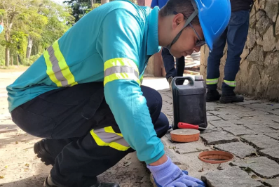 Ação fiscaliza o despejo irregular de esgoto na orla de Manguinhos, em Búzios