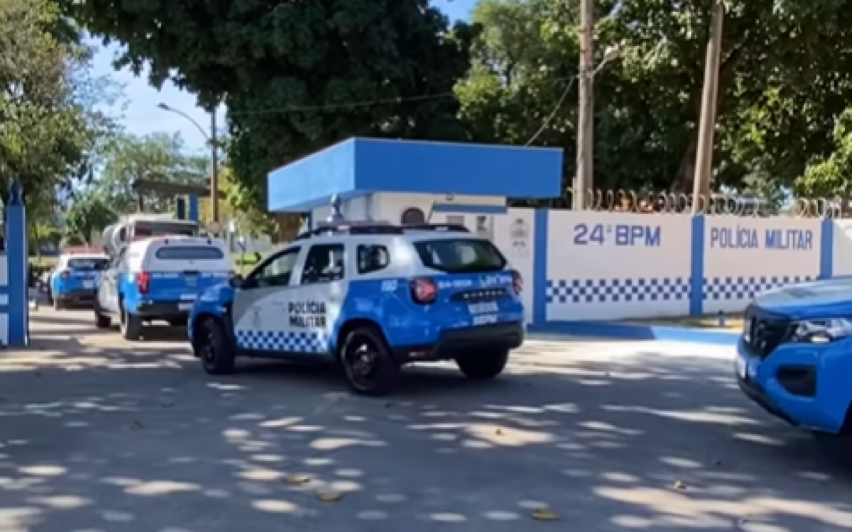 As novas viaturas da PM chegando ao 24º BPM em Queimados