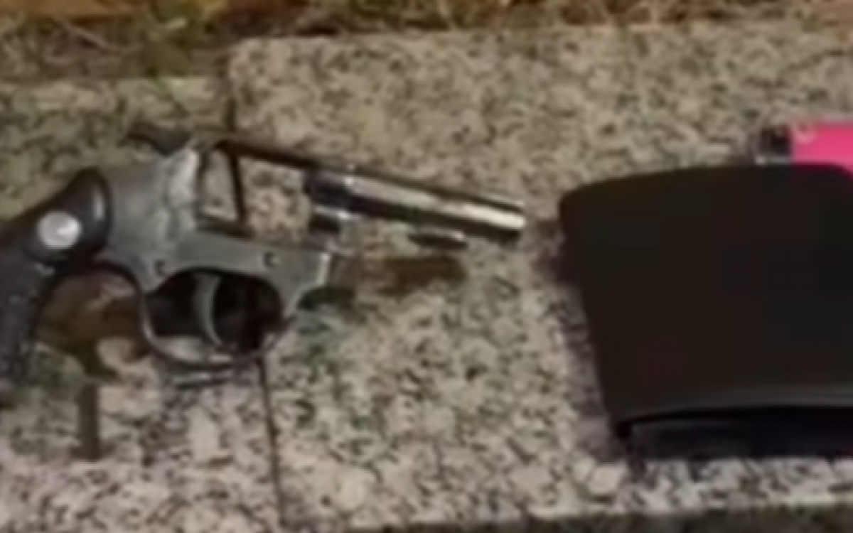Revólver apreendido pelos policiais militares do 20º BPM