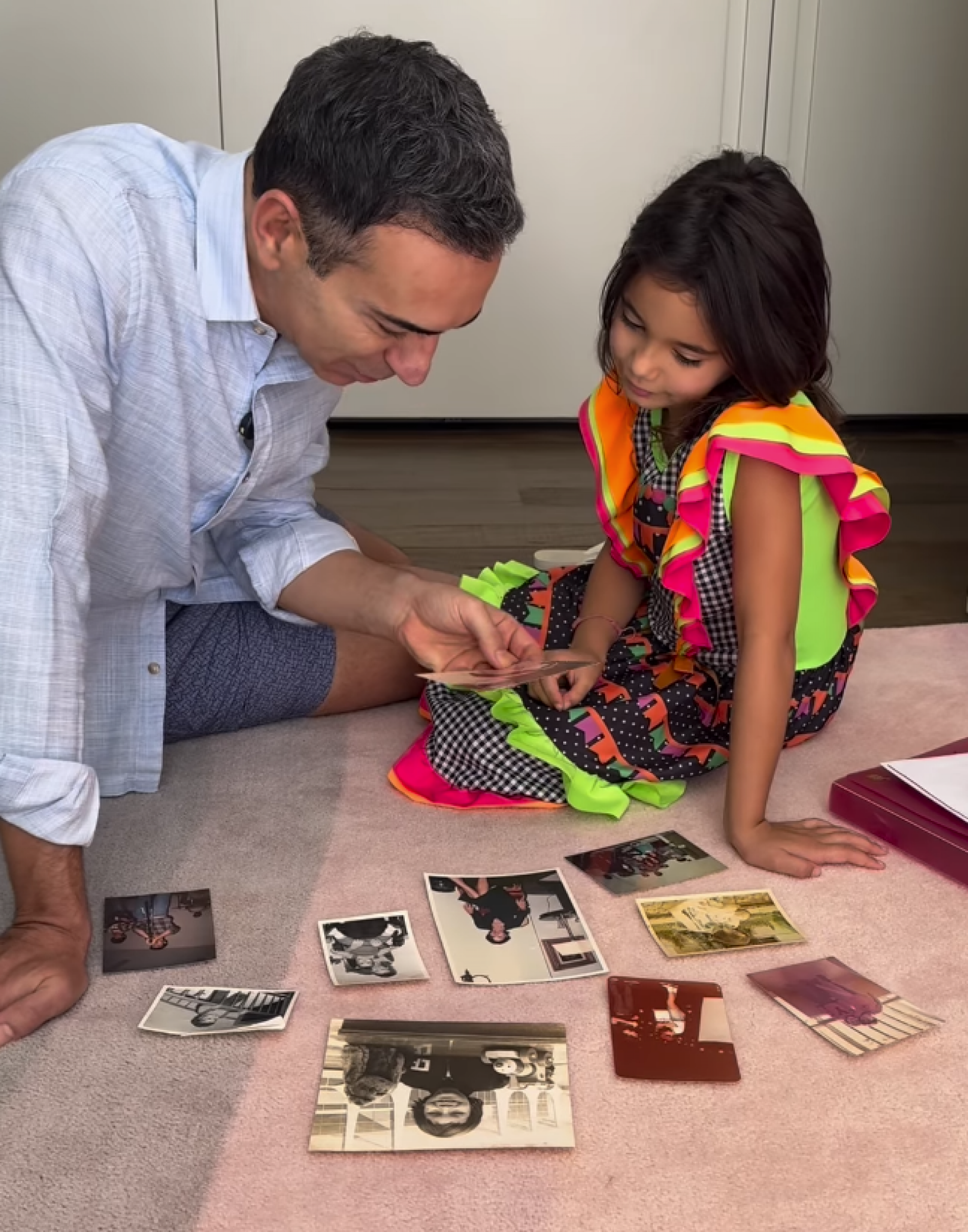 César Tralli encontra fotos da infância guardadas pela mãe e compartilha momento com a filha Manuella - reprodução Instagram