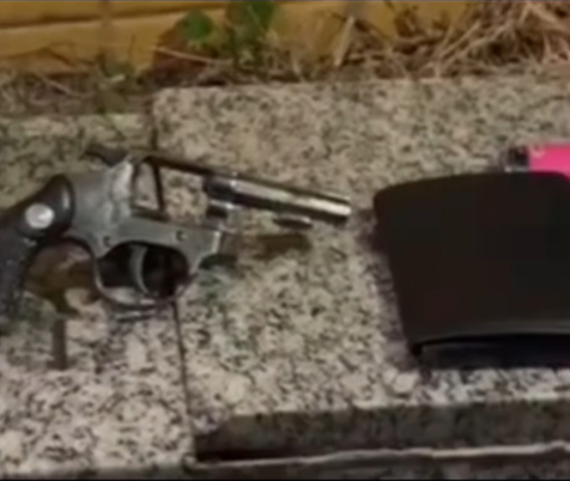 Revólver apreendido pelos policiais militares do 20º BPM - Reprodução / 20º BPM