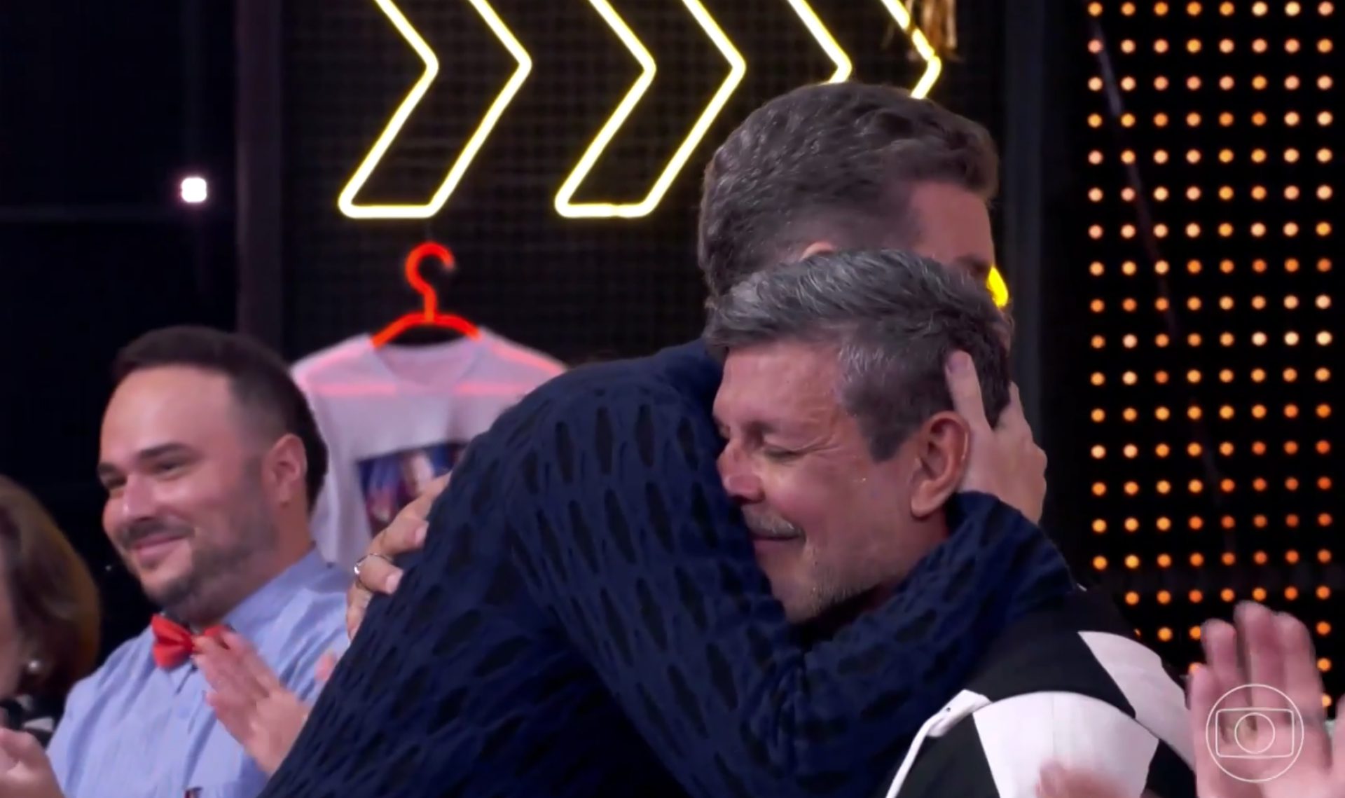 Alexandre Frota chora com homenagem de Luciano Huck  - Globo