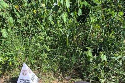 Homens fogem da PM e abandonam bolsa com drogas em Araruama