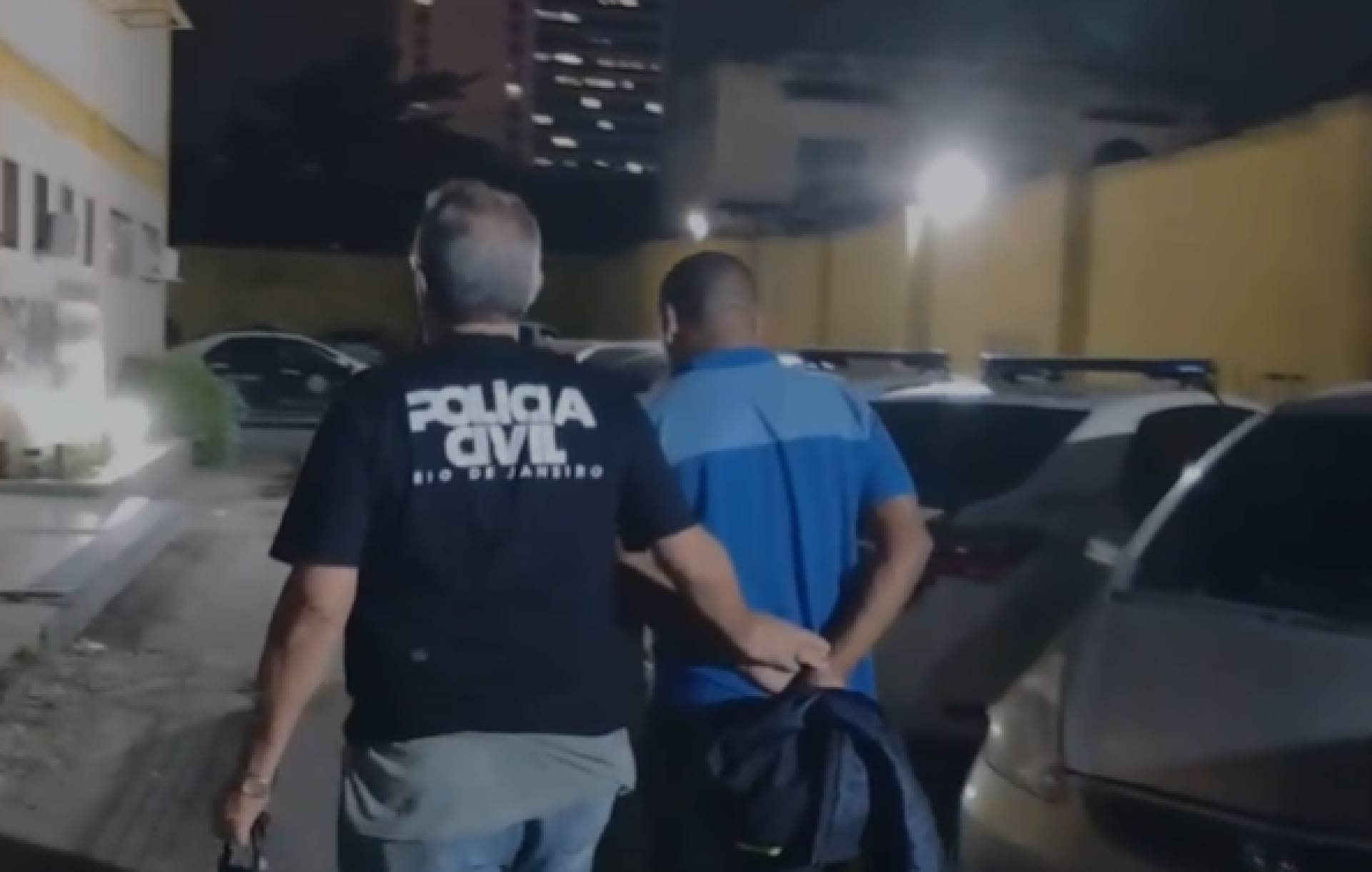 Homem foi preso em flagrante perto de sua residência, em Nova Iguaçu - Reprodução