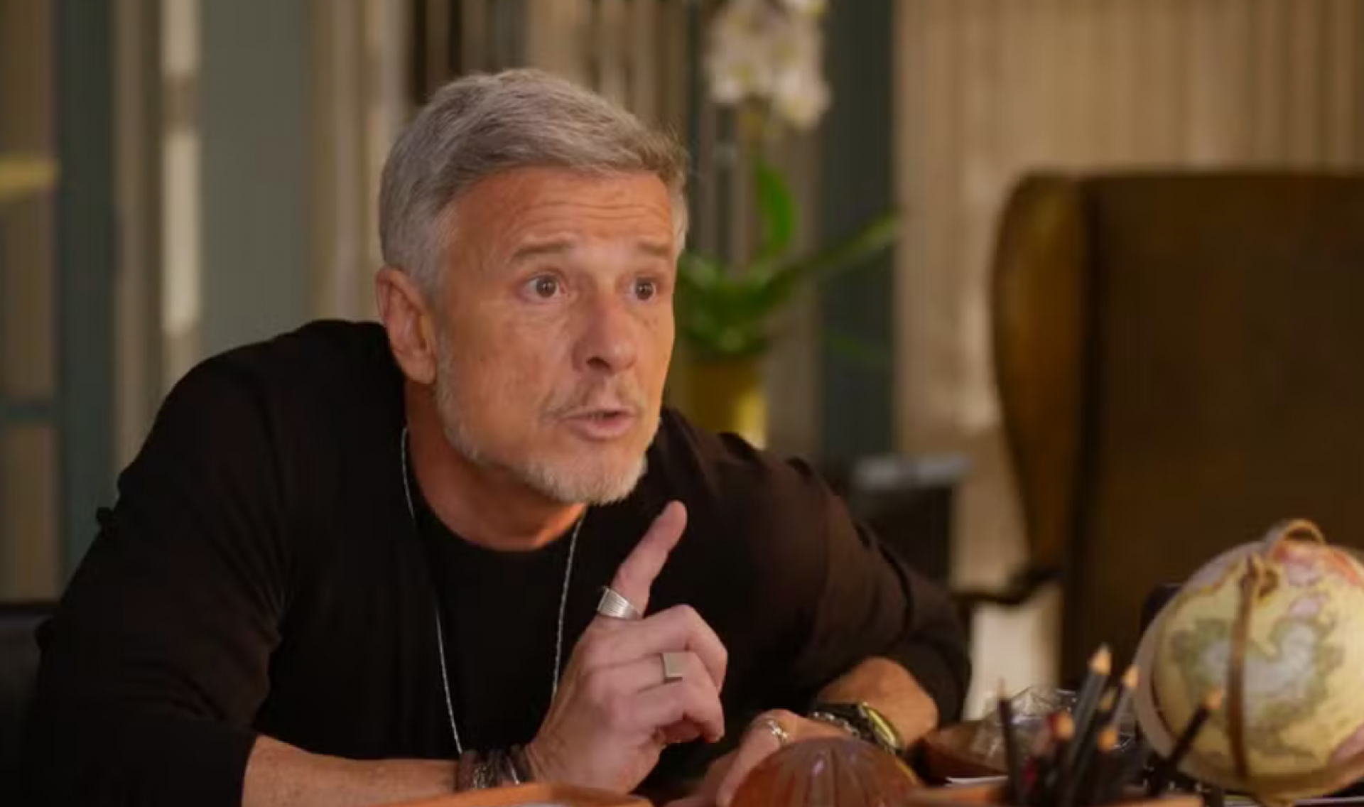 Jaques revela que Abel não é pai de Sofia e exige presidência da Boaz - Globo