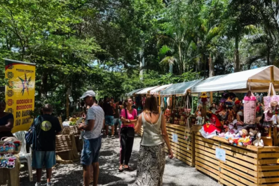 Feira Quilombola celebra Dia dos Namorados com cultura e afeto em Cabo Frio