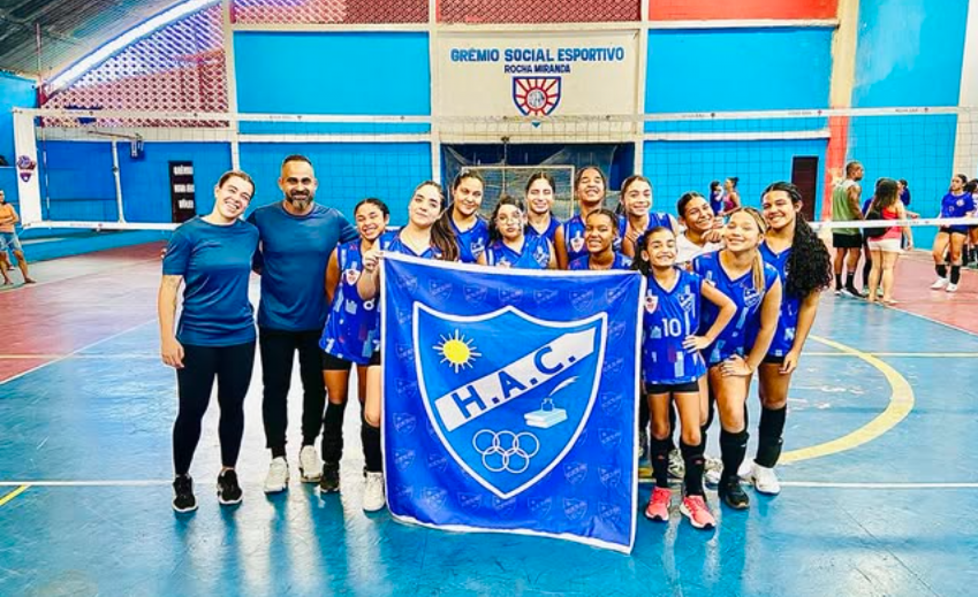 Professor Wanderson Saraiva com uma das equipes do Heli&oacute;polis AC - Divulga&ccedil;&atilde;o