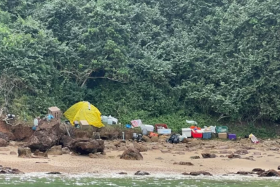 Prefeitura de Búzios desmonta acampamento irregular na Ilha Feia após denúncia