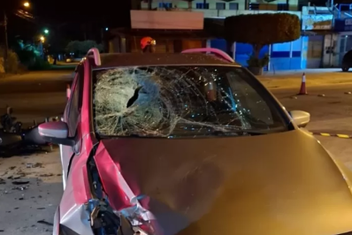 Casal fica ferido em colisão entre moto e carro na RJ-106, em Araruama