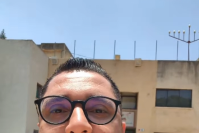 Prefeito de Nova Friburgo deixa Israel rumo ao Brasil