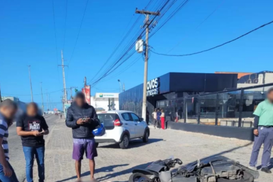 Casal sofre acidente de moto na Avenida América Central, em Cabo Frio