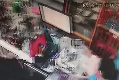 Mulher é agredida com lata de refrigerante e chamada de 