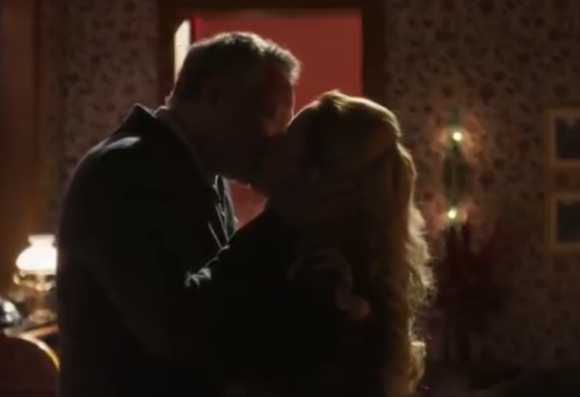 Raimundo (Danton Mello) e Lígia (Palomma Duarte) trocam declarações e protagonizam cenas quentes - Reprodução de vídeo / Instagram