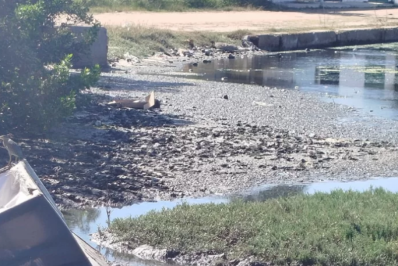 Moradores denunciam abandono e crime ambiental em deck construído por condomínio em São Pedro da Aldeia