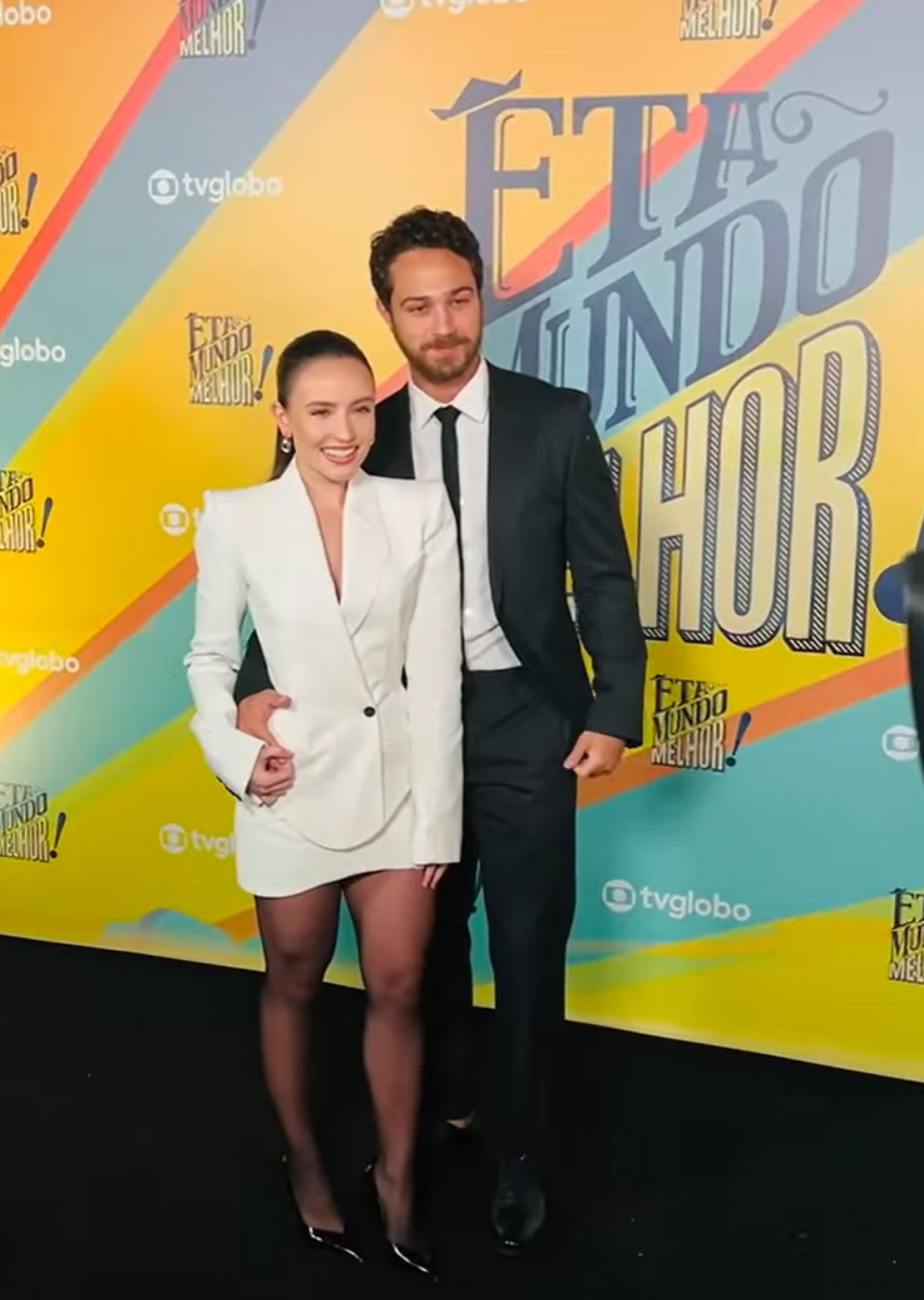 Larissa Manoela se emociona com homenagem de André Luiz Frambach em estreia de novela - reprodução Instagram