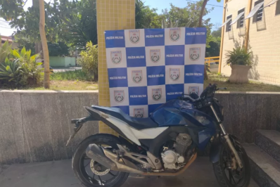 Jovem é preso após fugir da PM com moto furtada em Araruama