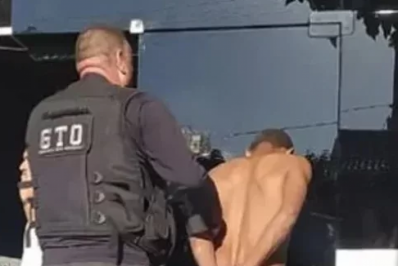 Homem é detido com facão após causar confusão em Araruama